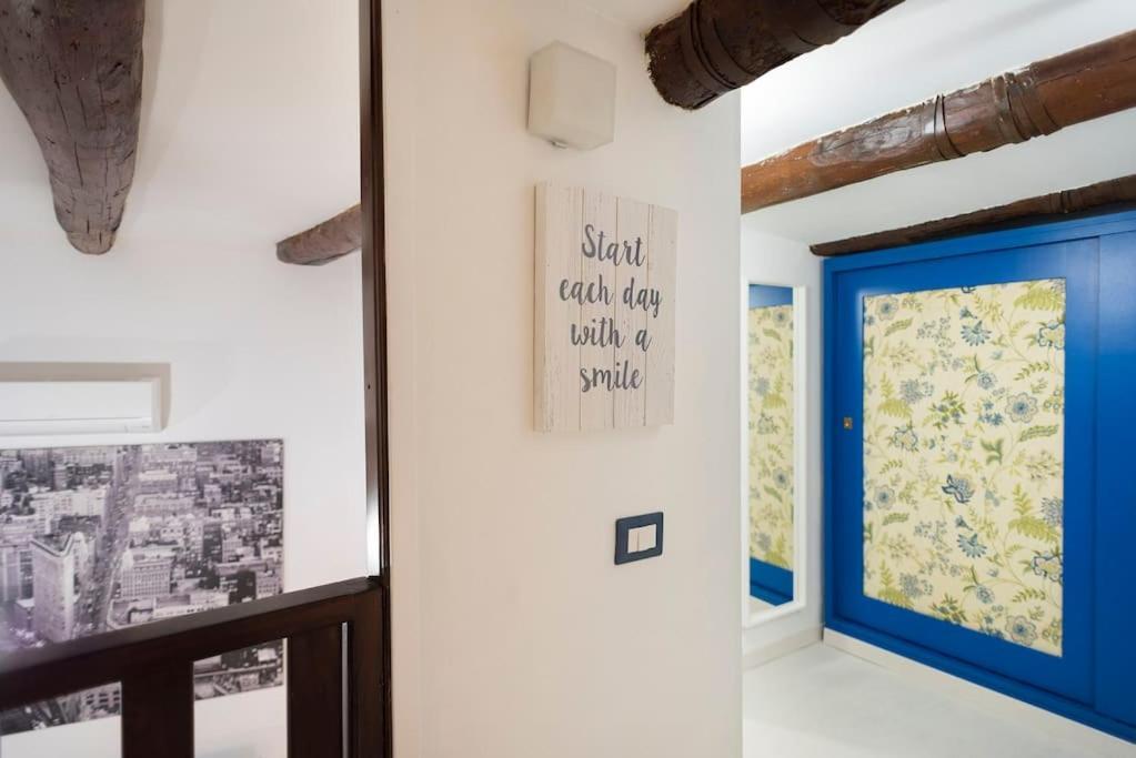 Apartamento La Casetta Sui Gradoni, Nel Cuore Del Centro Nápoles